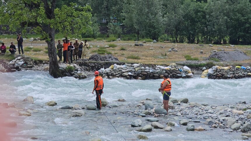 Tourist rescued from drowning in nallah Sindh – Rising Kashmir